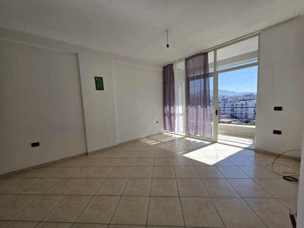 Tirane, shitet apartament 1+1 Kati 7, 95.000 € 