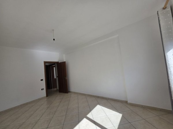 Tirane, shitet apartament 1+1 Kati 7, 95.000 € 