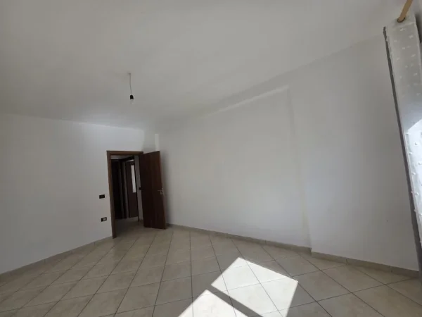 Tirane, shitet apartament 1+1 Kati 7, 95.000 € 
