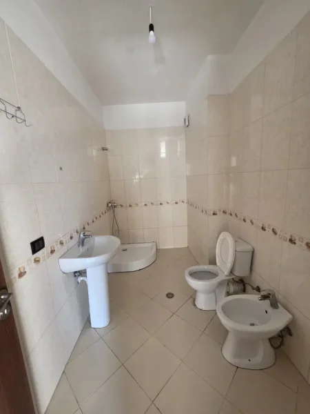 Tirane, shitet apartament 1+1 Kati 7, 95.000 € 
