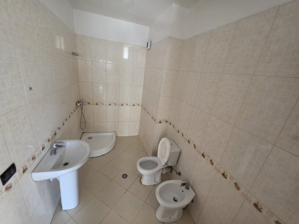 Tirane, shitet apartament 1+1 Kati 7, 95.000 € 
