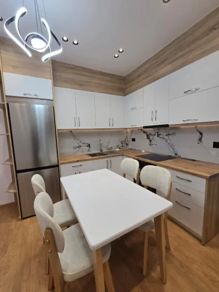 Tirane, jepet me qera apartament 1+1 Kati 1, 55 m² 450 € (Profarma)