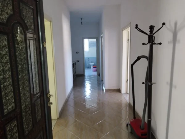 Tirane, jepet me qera Vile 1+1+Ballkon Kati 3, 70 m² 300 € 