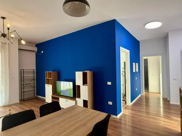 Me Qera : 2+1+2wc + 1 Post Parkimi 📍5 Maj - Sp.110m² - Kt 6 || Pallat i Ri
