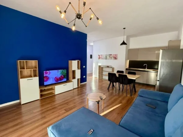 Me Qera : 2+1+2wc + 1 Post Parkimi 📍5 Maj - Sp.110m² - Kt 6 || Pallat i Ri