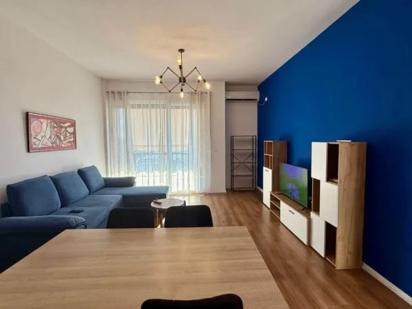 Me Qera : 2+1+2wc + 1 Post Parkimi 📍5 Maj - Sp.110m² - Kt 6 || Pallat i Ri