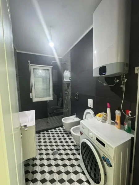 Tirane, jepet me qera apartament 1+1+Ballkon Kati 2, 1 m² 