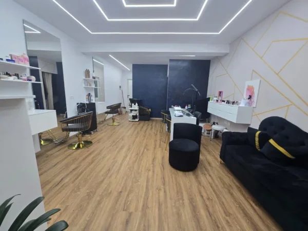 Tirane, jepet me qera ambjent biznesi Kati 1, 51 m² 500 € (Sauk rruga Herman gmainer)