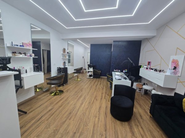 Tirane, jepet me qera ambjent biznesi Kati 1, 51 m² 500 € (Sauk rruga Herman gmainer)
