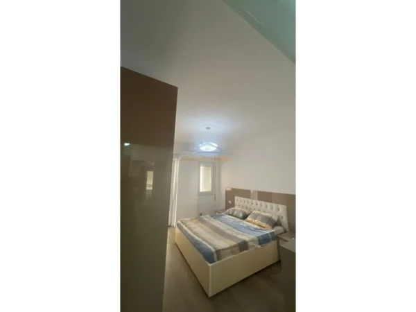 Tirane, jepet me qera apartament 1+1+Ballkon Kati 3, 74 m² 700 € (Kodra e Diellit)
