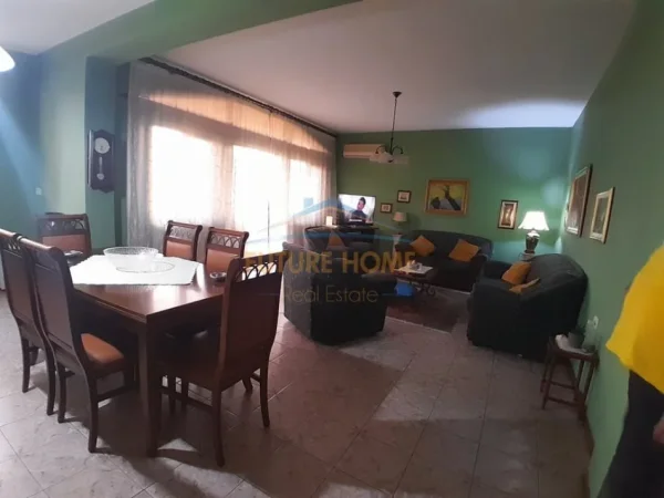 Tirane, jepet me qera Vile 3+1+Ballkon Kati 5, 287 m² 5.000 € (Brryli)