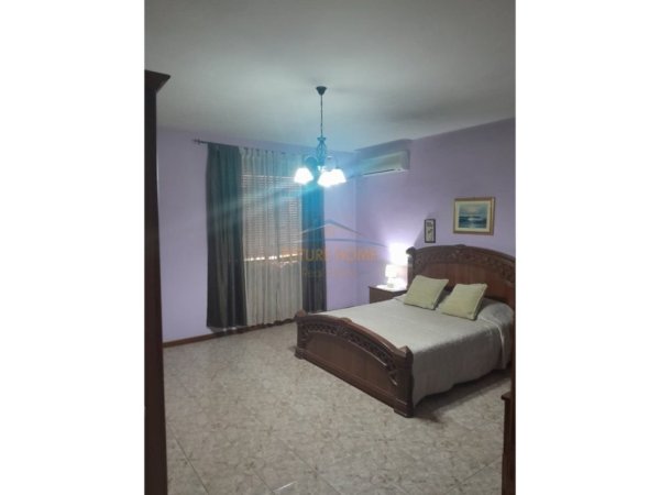 Tirane, jepet me qera Vile 3+1+Ballkon Kati 5, 287 m² 5.000 € (Brryli)