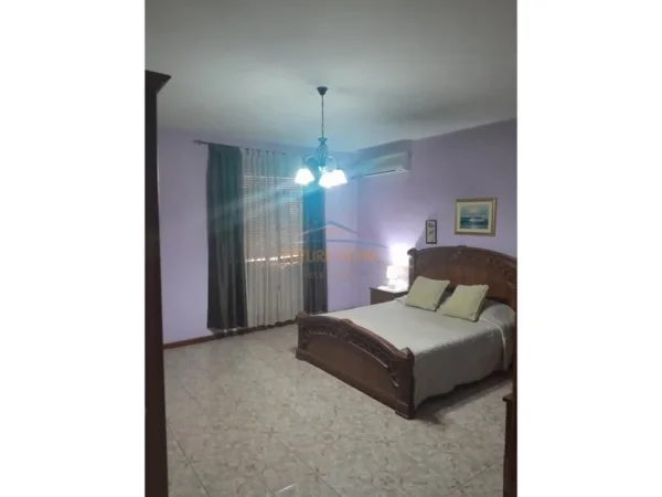 Tirane, jepet me qera Vile 3+1+Ballkon Kati 5, 287 m² 5.000 € (Brryli)