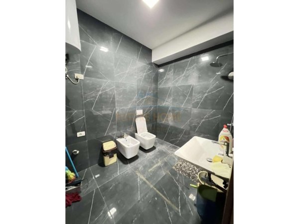 Tirane, shitet apartament 3+1+Ballkon Kati 8, 145 m² 255.000 € (SPITALI AMERIKAN 3)