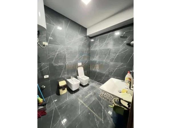 Tirane, shitet apartament 3+1+Ballkon Kati 8, 145 m² 255.000 € (SPITALI AMERIKAN 3)