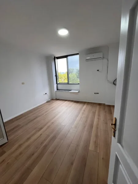 Tirane, jepet me qera apartament 2+1+Ballkon Kati 4, 100 m² 1.000 € (rruga qendra toptanit)