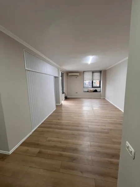 Tirane, jepet me qera apartament 2+1+Ballkon Kati 4, 100 m² 1.000 € (rruga qendra toptanit)