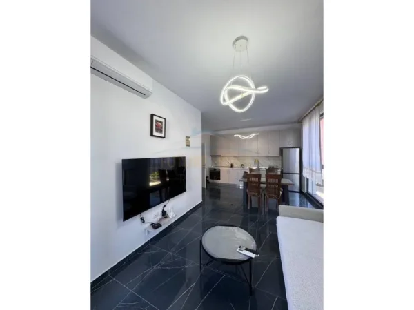 Tirane, jepet me qera apartament 2+1 Kati 1, 85 m² 600 € 