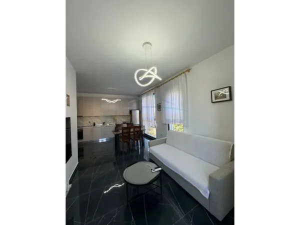 Tirane, jepet me qera apartament 2+1 Kati 1, 85 m² 600 € 