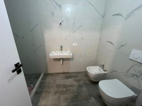 Tirane, shes apartament Kati 3, (Selite)