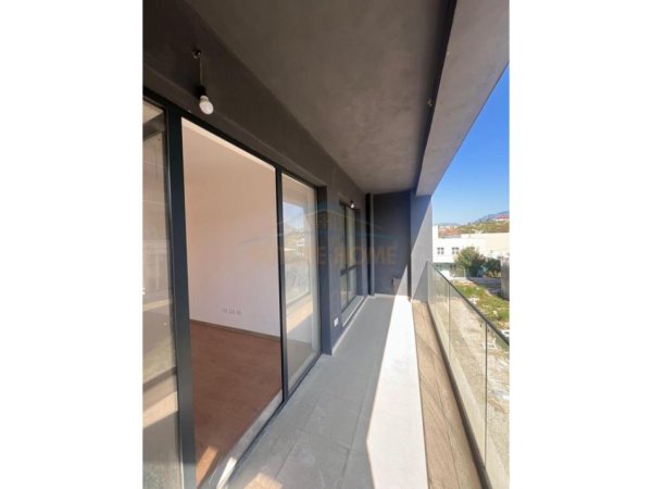 Tirane, shitet apartament 3+1+Ballkon Kati 2, 136 m² 190.148 € (RRUGA 5 MAJI)