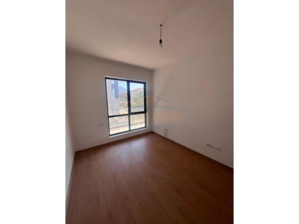 Tirane, shitet apartament 3+1+Ballkon Kati 2, 136 m² 190.148 € (RRUGA 5 MAJI)
