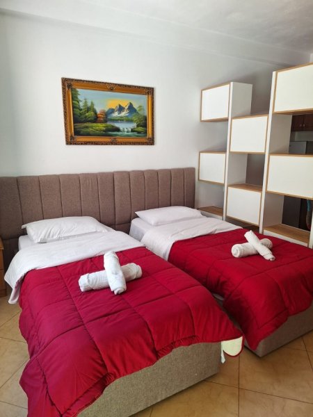 Tirane, jepet me qera garsonier 1+1 Kati 2, 45 m² 400 € (Rr Durresit / Ambasadat)