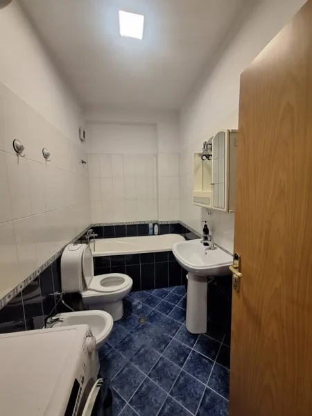 Tirane, jepet me qera garsonier 1+1 Kati 2, 45 m² 400 € (Rr Durresit / Ambasadat)