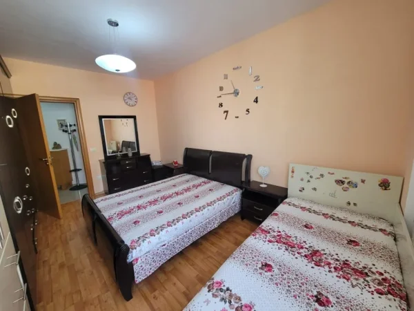Tirane, shitet apartament 1+1+Ballkon Kati 3, 69 m² 91.000 € (Rruga e Thesarit, tek Market Spar 2)