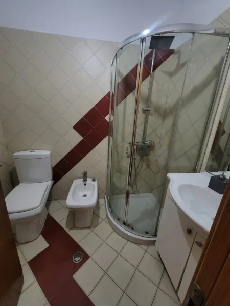 Tirane, shitet apartament 1+1+Ballkon Kati 3, 69 m² 91.000 € (Rruga e Thesarit, tek Market Spar 2)