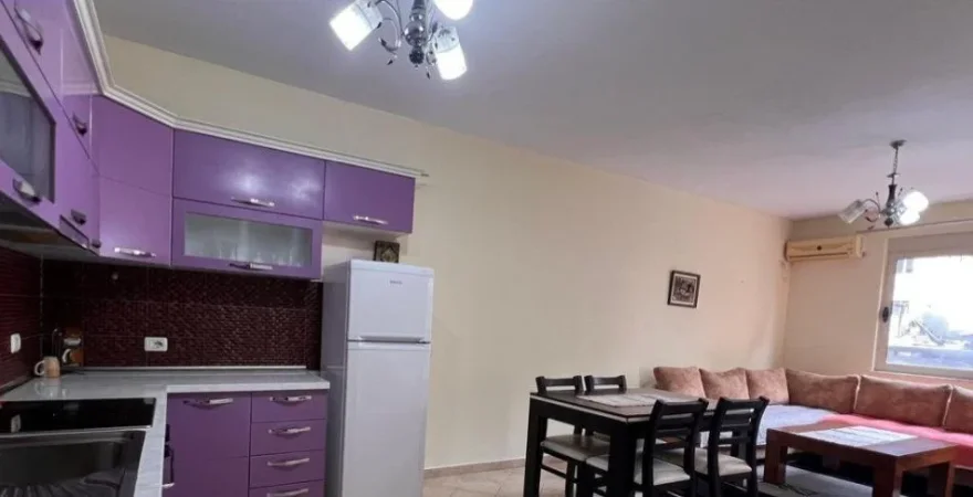 Tirane, jap me qera apartament 1+1+Ballkon Kati 4, 68 m² 500 € 