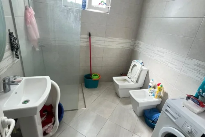 Tirane, jepet me qera shtepi 1+1+Ballkon Kati 1, 70 m² 400 € (Besim Fagu)