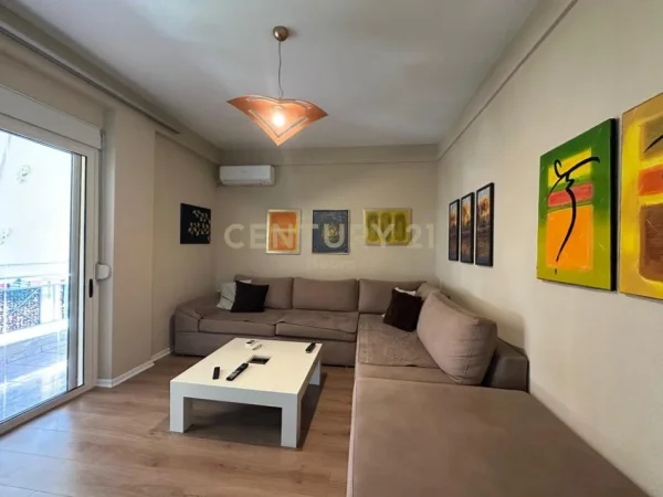 Tirane, jepet me qera apartament 1+1+Ballkon Kati 3, 96 m² 700 € 