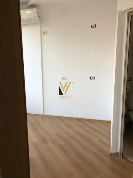 Tirane, jepet me qera zyre Kati 1, 65 m² 1.500 € (QENDER)