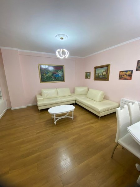 Tirane, jepet me qera apartament 2+1 Kati 3, 100 m² 600 € (Tek Kompleksi Grand)