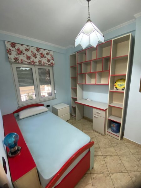 Tirane, jepet me qera apartament 2+1 Kati 3, 100 m² 600 € (Tek Kompleksi Grand)
