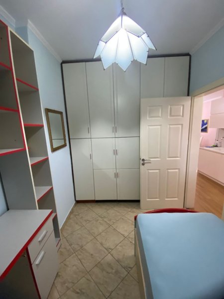 Tirane, jepet me qera apartament 2+1 Kati 3, 100 m² 600 € (Tek Kompleksi Grand)