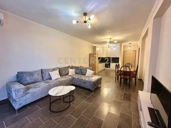 Tirane, jepet me qera apartament 2+1 Kati 3, 118 m² 530 € 