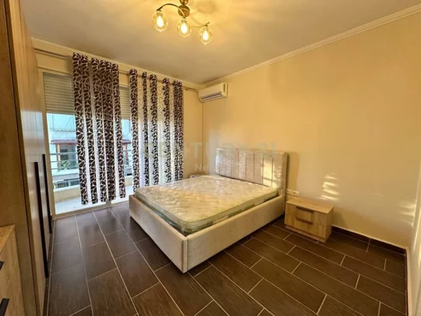 Tirane, jepet me qera apartament 2+1 Kati 3, 118 m² 530 € 