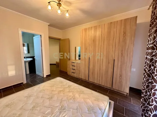 Tirane, jepet me qera apartament 2+1 Kati 3, 118 m² 530 € 