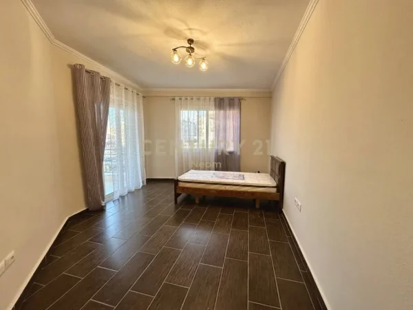 Tirane, jepet me qera apartament 2+1 Kati 3, 118 m² 530 € 