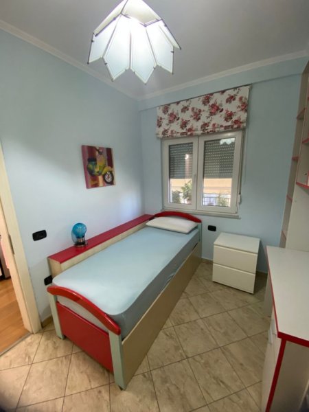 Tirane, jepet me qera apartament 2+1+Ballkon Kati 3, 100 m² 600 € (Tek Kompleksi Grand, Ali Dem)