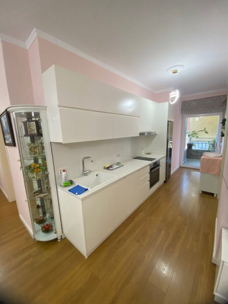Tirane, jepet me qera apartament 2+1+Ballkon Kati 3, 100 m² 600 € (Tek Kompleksi Grand, Ali Dem)
