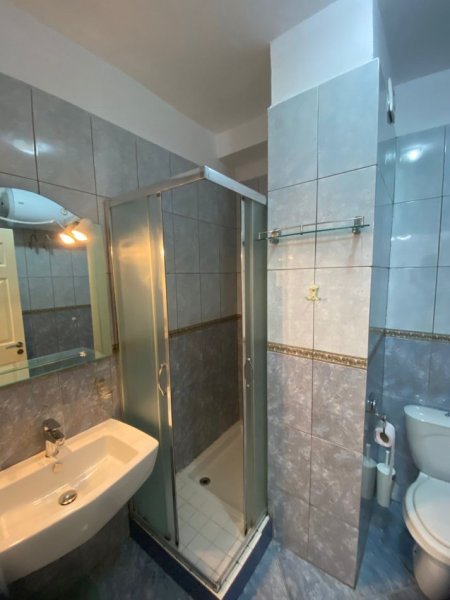 Tirane, jepet me qera apartament 2+1+Ballkon Kati 3, 100 m² 600 € (Tek Kompleksi Grand, Ali Dem)