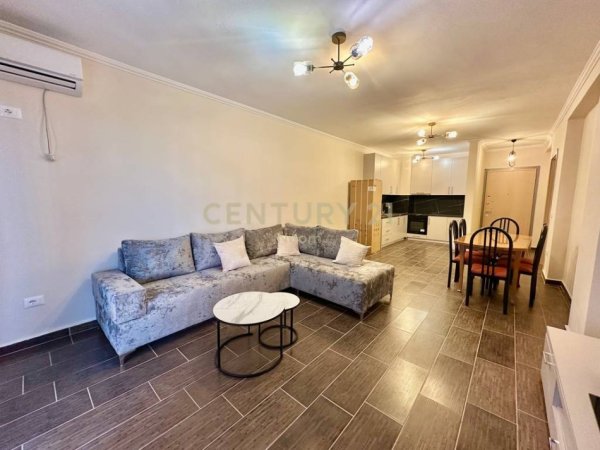 Tirane, jepet me qera apartament 2+1 Kati 3, 90 m² 530 € (Pallatet Cabej)