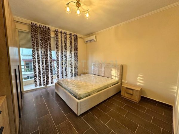 Tirane, jepet me qera apartament 2+1 Kati 3, 90 m² 530 € (Pallatet Cabej)