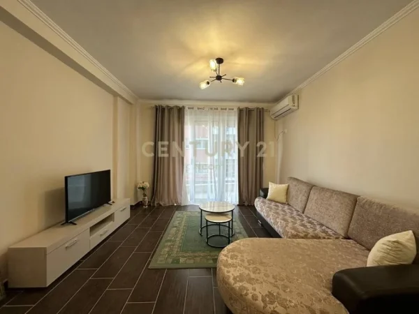Tirane, jepet me qera apartament 2+1 Kati 5, 118 m² 530 € (Pallatet Cabej)