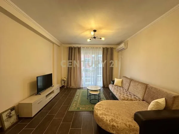 Tirane, jepet me qera apartament 2+1 Kati 5, 118 m² 530 € (Pallatet Cabej)