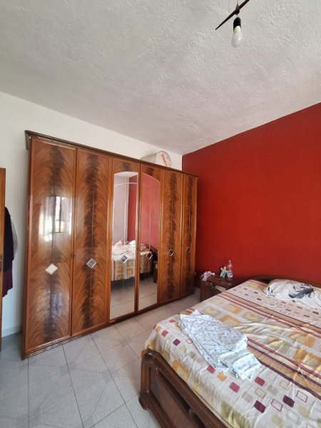 Tirane, jepet me qera apartament 1+1+Aneks Kati 1, 100 m² 400 € (Rr Vaid Kormaku, kodra e Priftit)