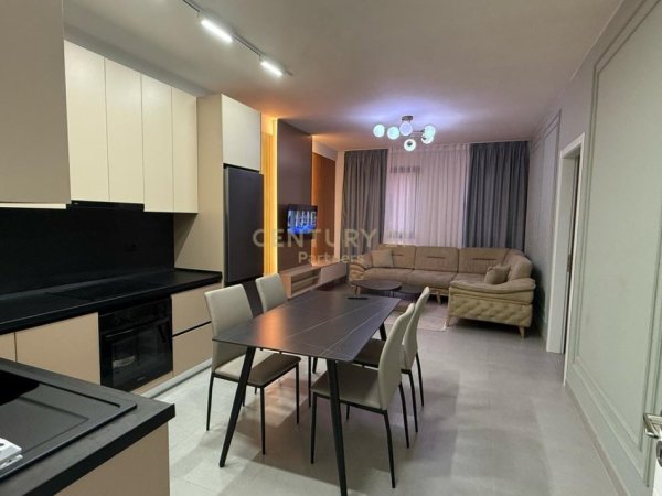 Tirane, jepet me qera apartament 2+1 Kati 1, 98 m² 650 € (Unaza e Re)